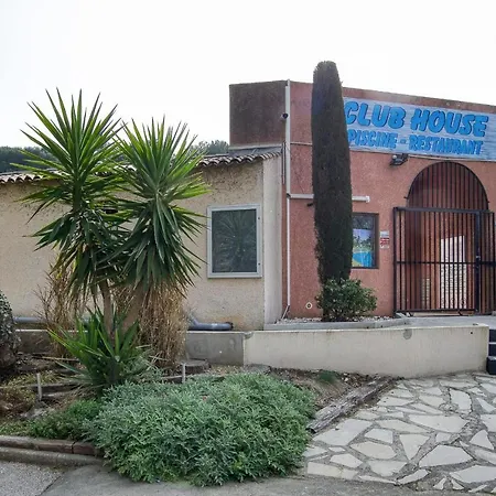 Studio In Garden Level At 5 Min From The Beach アパート
